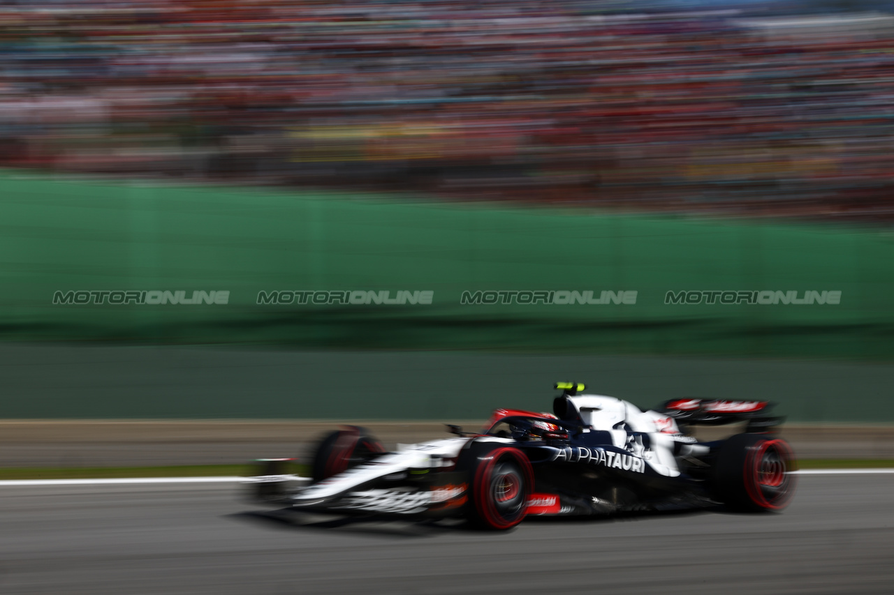GP BRASILE, Yuki Tsunoda (JPN) AlphaTauri AT04.

05.11.2023. Formula 1 World Championship, Rd 21, Brazilian Grand Prix, Sao Paulo, Brazil, Gara Day.

 - www.xpbimages.com, EMail: requests@xpbimages.com © Copyright: Coates / XPB Images