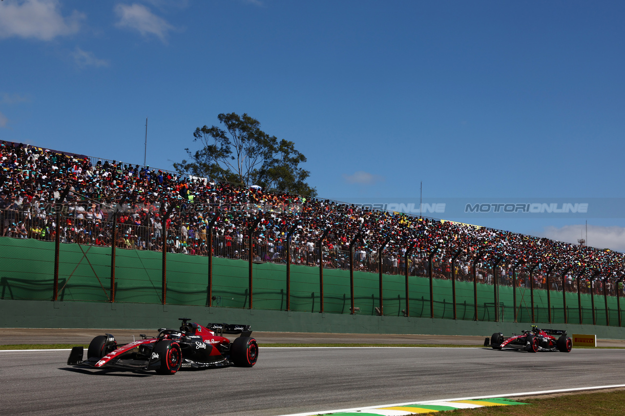 GP BRASILE, Valtteri Bottas (FIN) Alfa Romeo F1 Team C43.

05.11.2023. Formula 1 World Championship, Rd 21, Brazilian Grand Prix, Sao Paulo, Brazil, Gara Day.

 - www.xpbimages.com, EMail: requests@xpbimages.com © Copyright: Coates / XPB Images