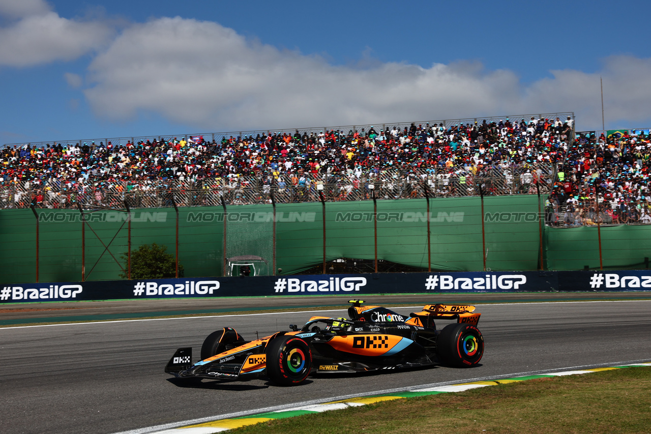 GP BRASILE, Lando Norris (GBR) McLaren MCL60.

05.11.2023. Formula 1 World Championship, Rd 21, Brazilian Grand Prix, Sao Paulo, Brazil, Gara Day.

 - www.xpbimages.com, EMail: requests@xpbimages.com © Copyright: Coates / XPB Images