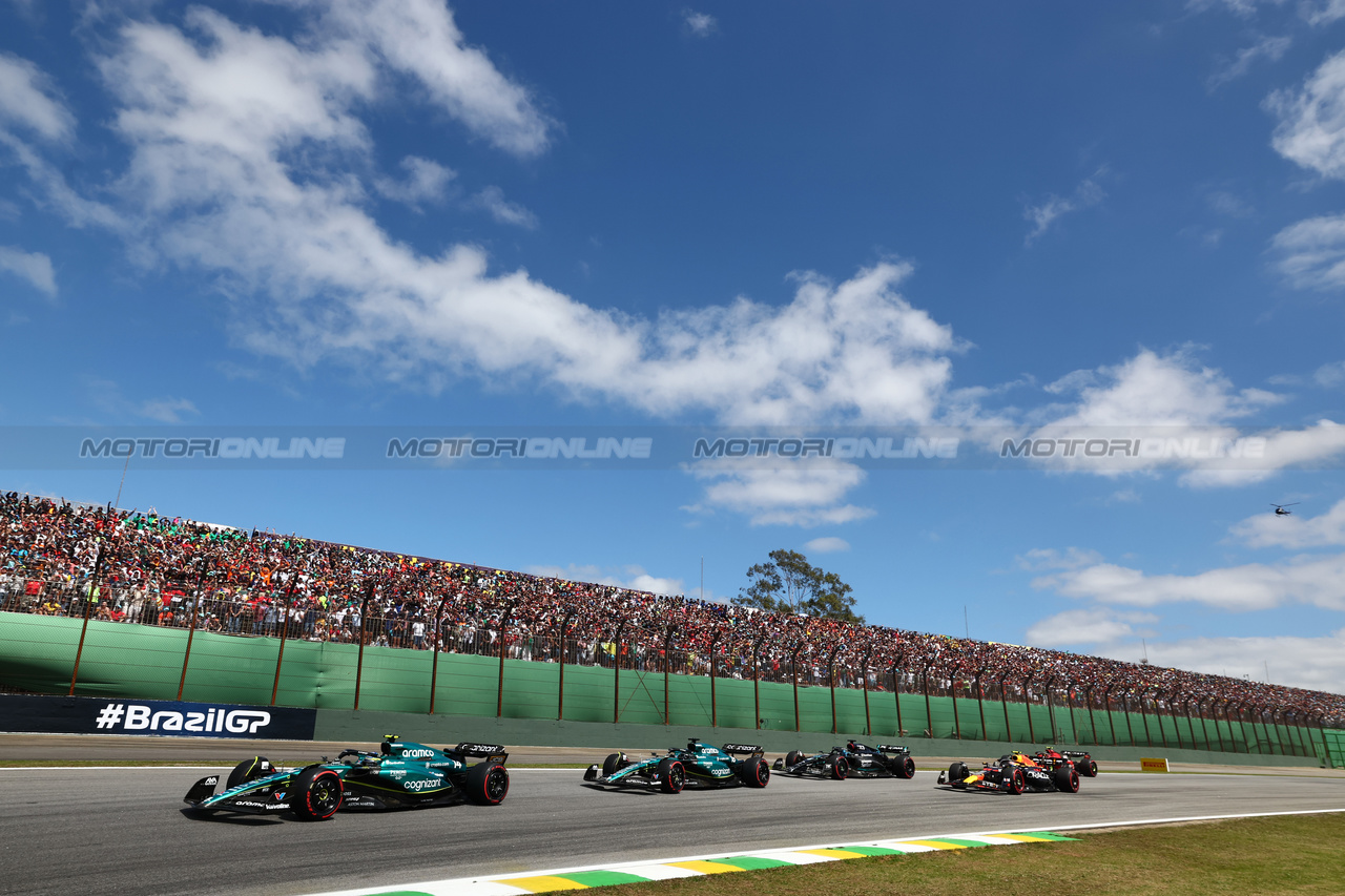 GP BRASILE, Fernando Alonso (ESP) Aston Martin F1 Team AMR23.

05.11.2023. Formula 1 World Championship, Rd 21, Brazilian Grand Prix, Sao Paulo, Brazil, Gara Day.

 - www.xpbimages.com, EMail: requests@xpbimages.com © Copyright: Coates / XPB Images