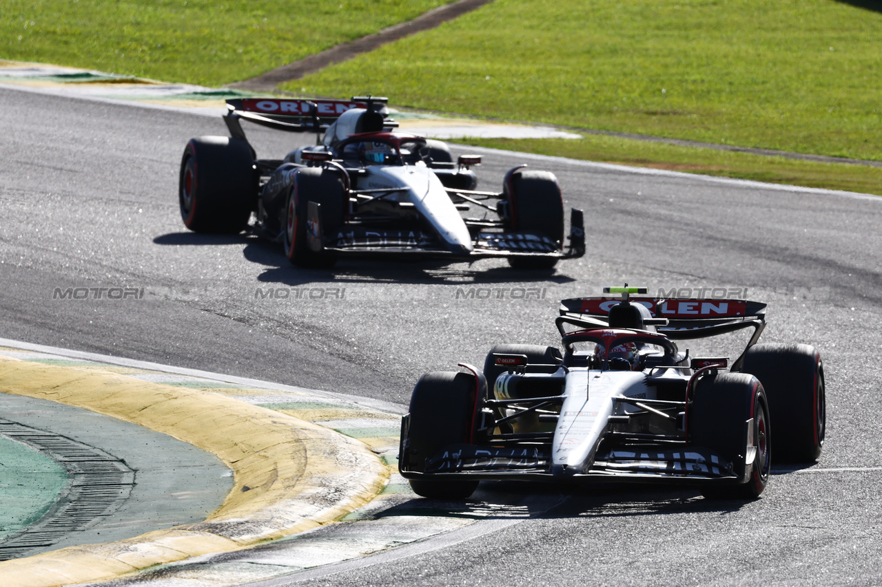 GP BRASILE, Yuki Tsunoda (JPN) AlphaTauri AT04.

05.11.2023. Formula 1 World Championship, Rd 21, Brazilian Grand Prix, Sao Paulo, Brazil, Gara Day.

 - www.xpbimages.com, EMail: requests@xpbimages.com © Copyright: Coates / XPB Images