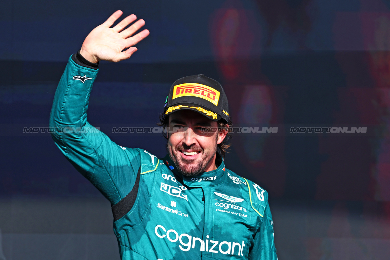 GP BRASILE, Fernando Alonso (ESP) Aston Martin F1 Team celebrates his third position on the podium.

05.11.2023. Formula 1 World Championship, Rd 21, Brazilian Grand Prix, Sao Paulo, Brazil, Gara Day.

 - www.xpbimages.com, EMail: requests@xpbimages.com © Copyright: Coates / XPB Images