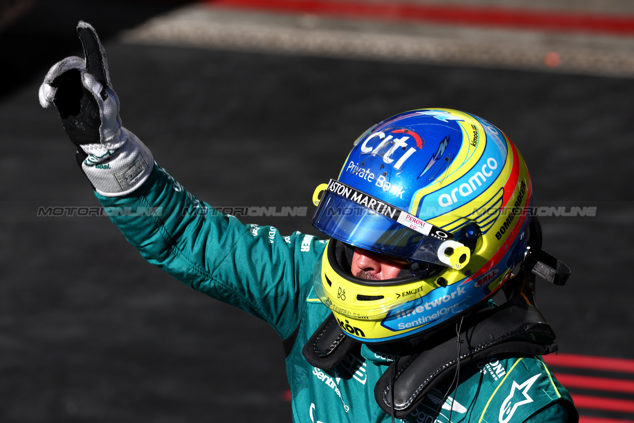 GP BRASILE, Fernando Alonso (ESP) Aston Martin F1 Team celebrates his third position in parc ferme.

05.11.2023. Formula 1 World Championship, Rd 21, Brazilian Grand Prix, Sao Paulo, Brazil, Gara Day.

 - www.xpbimages.com, EMail: requests@xpbimages.com © Copyright: Coates / XPB Images