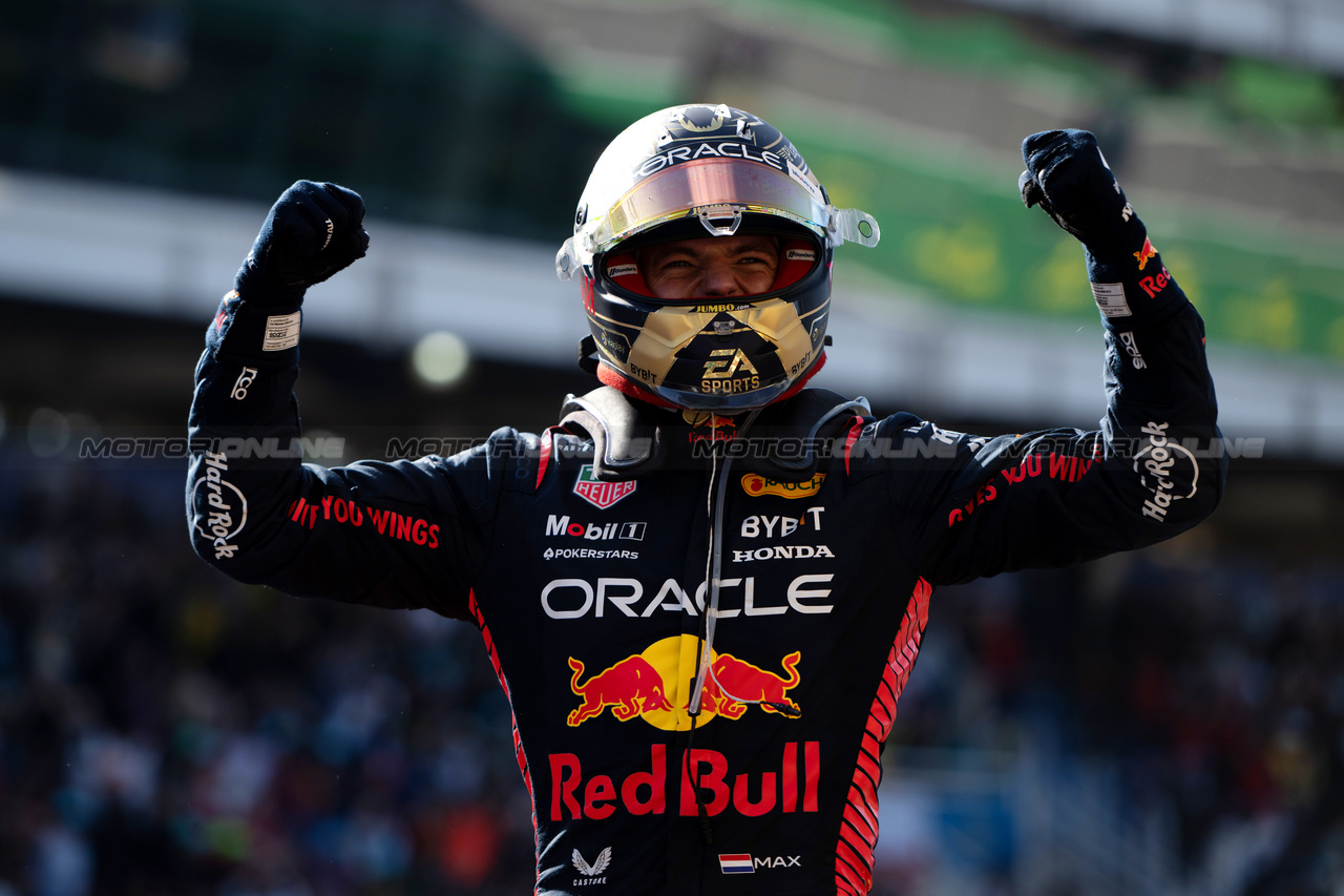 GP BRASILE, Gara winner Max Verstappen (NLD) Red Bull Racing celebrates in parc ferme.

05.11.2023. Formula 1 World Championship, Rd 21, Brazilian Grand Prix, Sao Paulo, Brazil, Gara Day.

- www.xpbimages.com, EMail: requests@xpbimages.com © Copyright: Price / XPB Images