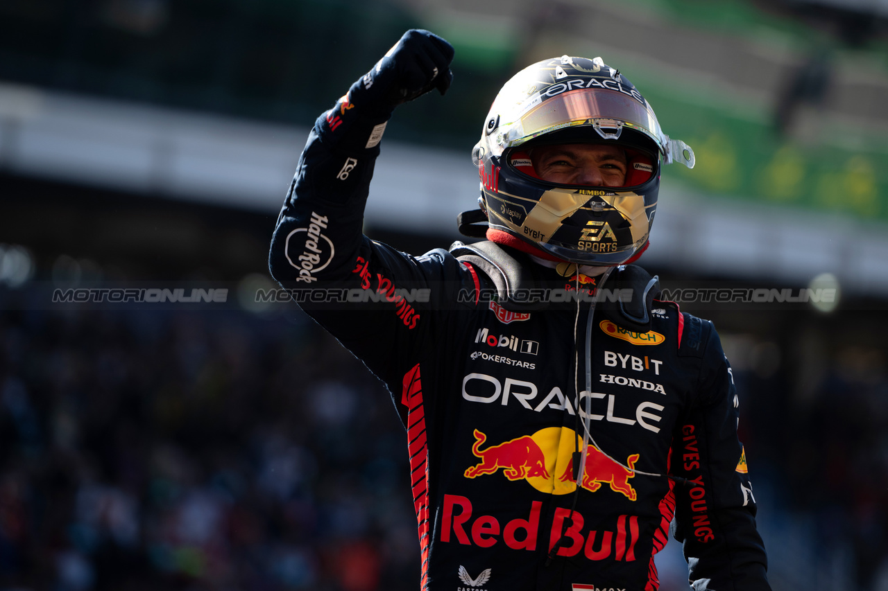 GP BRASILE, Gara winner Max Verstappen (NLD) Red Bull Racing celebrates in parc ferme.

05.11.2023. Formula 1 World Championship, Rd 21, Brazilian Grand Prix, Sao Paulo, Brazil, Gara Day.

- www.xpbimages.com, EMail: requests@xpbimages.com © Copyright: Price / XPB Images