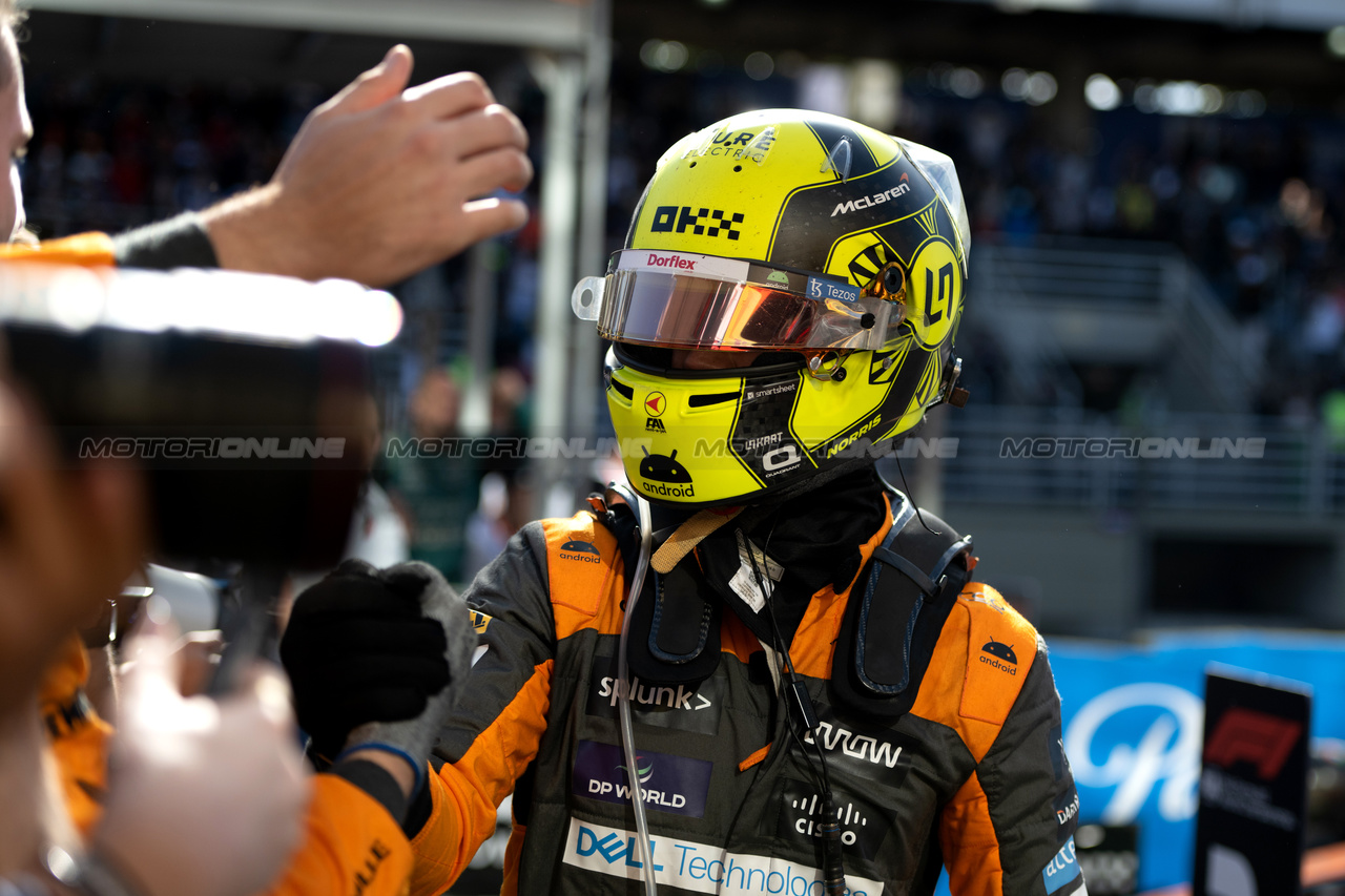 GP BRASILE, Lando Norris (GBR) McLaren celebrates his second position in parc ferme.

05.11.2023. Formula 1 World Championship, Rd 21, Brazilian Grand Prix, Sao Paulo, Brazil, Gara Day.

- www.xpbimages.com, EMail: requests@xpbimages.com © Copyright: Price / XPB Images