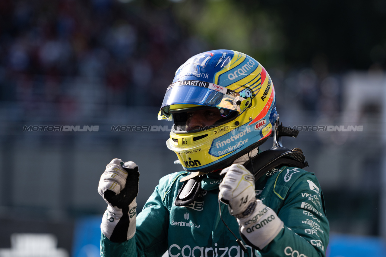 GP BRASILE, Fernando Alonso (ESP) Aston Martin F1 Team celebrates his third position in parc ferme.

05.11.2023. Formula 1 World Championship, Rd 21, Brazilian Grand Prix, Sao Paulo, Brazil, Gara Day.

- www.xpbimages.com, EMail: requests@xpbimages.com © Copyright: Price / XPB Images