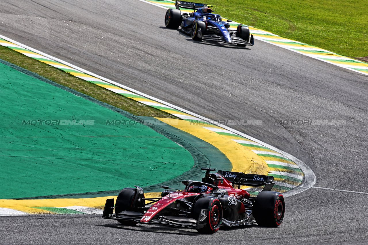 GP BRASILE, Valtteri Bottas (FIN) Alfa Romeo F1 Team C43.

05.11.2023. Formula 1 World Championship, Rd 21, Brazilian Grand Prix, Sao Paulo, Brazil, Gara Day.

- www.xpbimages.com, EMail: requests@xpbimages.com © Copyright: Batchelor / XPB Images