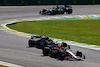 GP BRASILE, Sergio Perez (MEX) Red Bull Racing RB19 e Lewis Hamilton (GBR) Mercedes AMG F1 W14 battle for position.
05.11.2023. Formula 1 World Championship, Rd 21, Brazilian Grand Prix, Sao Paulo, Brazil, Gara Day.
- www.xpbimages.com, EMail: requests@xpbimages.com © Copyright: Batchelor / XPB Images