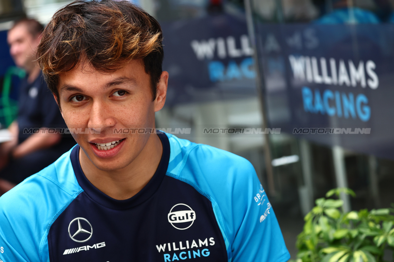 GP BRASILE, Alexander Albon (THA) Williams Racing.

02.11.2023. Formula 1 World Championship, Rd 21, Brazilian Grand Prix, Sao Paulo, Brazil, Preparation Day.

- www.xpbimages.com, EMail: requests@xpbimages.com © Copyright: Batchelor / XPB Images