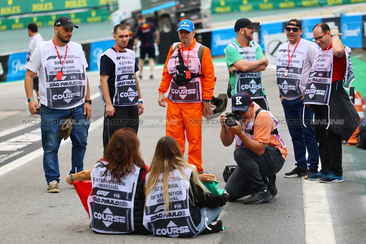 GP BRASILE, Circuit Atmosfera - marshals.

02.11.2023. Formula 1 World Championship, Rd 21, Brazilian Grand Prix, Sao Paulo, Brazil, Preparation Day.

- www.xpbimages.com, EMail: requests@xpbimages.com © Copyright: XPB Images