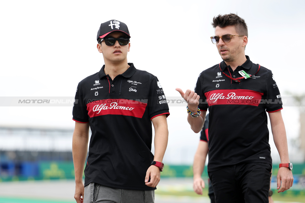 GP BRASILE, Zhou Guanyu (CHN) Alfa Romeo F1 Team walks the circuit with the team.

02.11.2023. Formula 1 World Championship, Rd 21, Brazilian Grand Prix, Sao Paulo, Brazil, Preparation Day.

- www.xpbimages.com, EMail: requests@xpbimages.com © Copyright: Staley / XPB Images