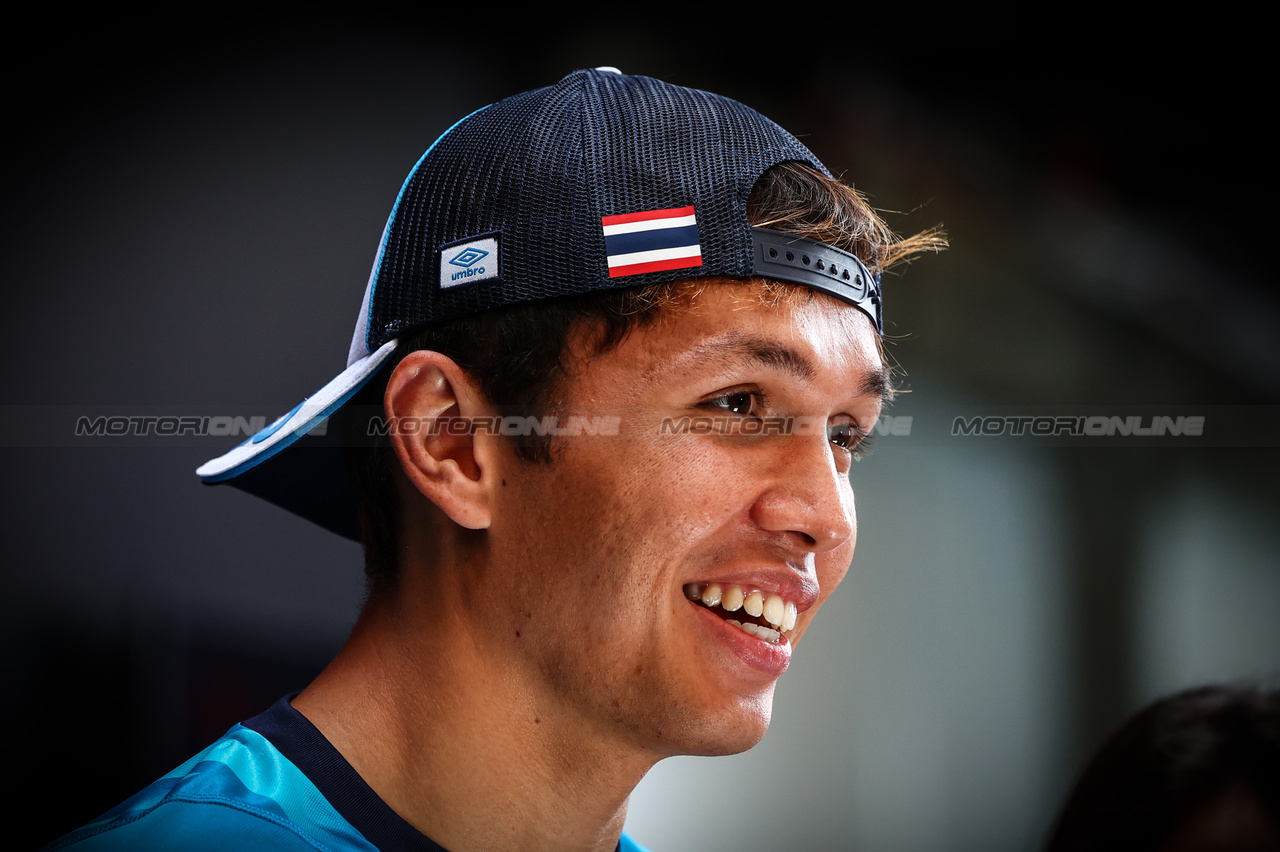 GP BRASILE, Alex Albon (THA), Williams F1 Team 
02.11.2023. Formula 1 World Championship, Rd 21, Brazilian Grand Prix, Sao Paulo, Brazil, Preparation Day.
- www.xpbimages.com, EMail: requests@xpbimages.com © Copyright: Charniaux / XPB Images