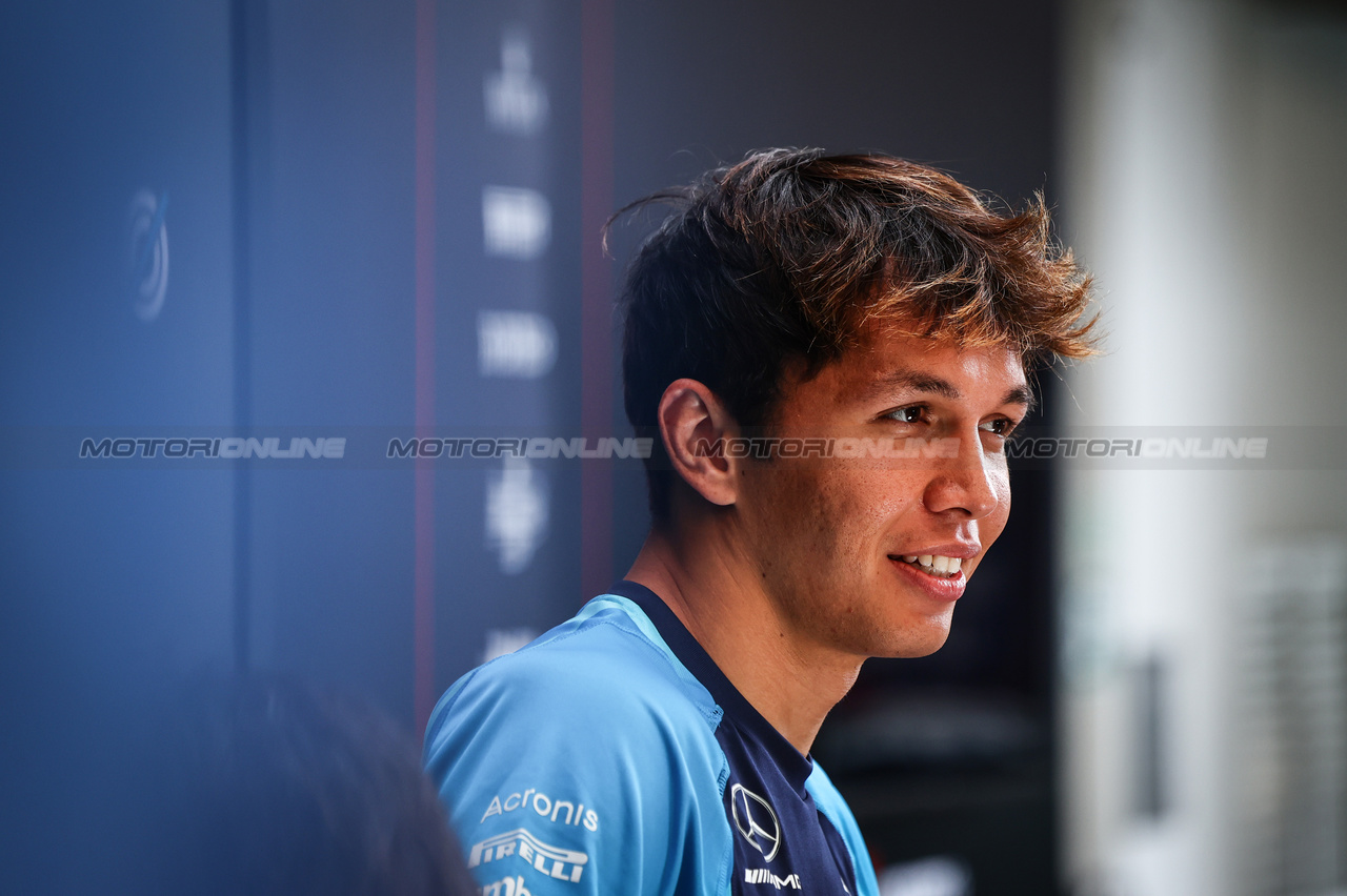 GP BRASILE, Alex Albon (THA), Williams F1 Team 
02.11.2023. Formula 1 World Championship, Rd 21, Brazilian Grand Prix, Sao Paulo, Brazil, Preparation Day.
- www.xpbimages.com, EMail: requests@xpbimages.com © Copyright: Charniaux / XPB Images