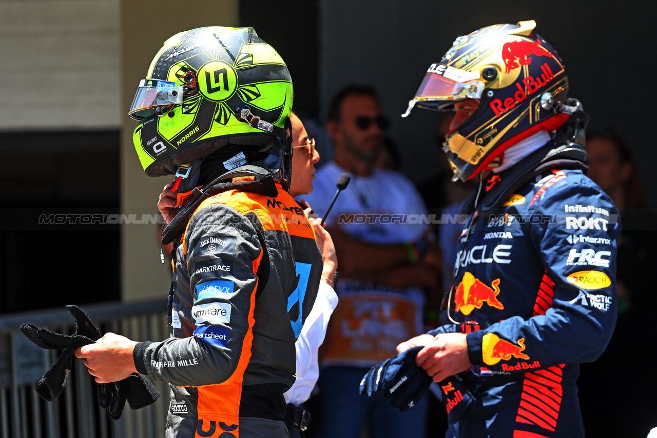 GP BRASILE, (L to R): Lando Norris (GBR) McLaren e Max Verstappen (NLD) Red Bull Racing in Sprint Shootout parc ferme.

04.11.2023. Formula 1 World Championship, Rd 21, Brazilian Grand Prix, Sao Paulo, Brazil, Sprint Day.

- www.xpbimages.com, EMail: requests@xpbimages.com © Copyright: Batchelor / XPB Images