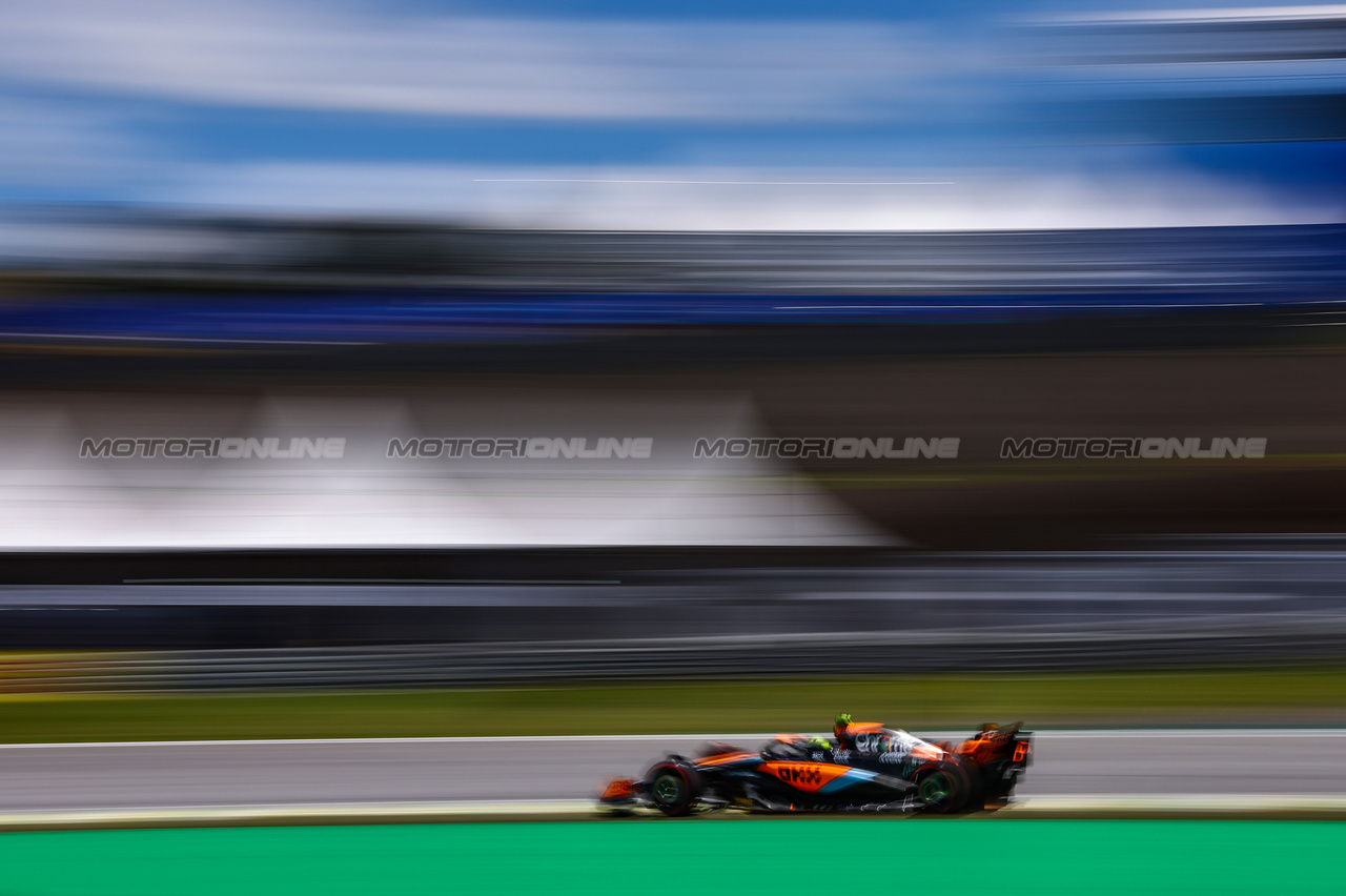 GP BRASILE, Lando Norris (GBR), McLaren F1 Team 
04.11.2023. Formula 1 World Championship, Rd 21, Brazilian Grand Prix, Sao Paulo, Brazil, Sprint Day.
- www.xpbimages.com, EMail: requests@xpbimages.com © Copyright: Charniaux / XPB Images