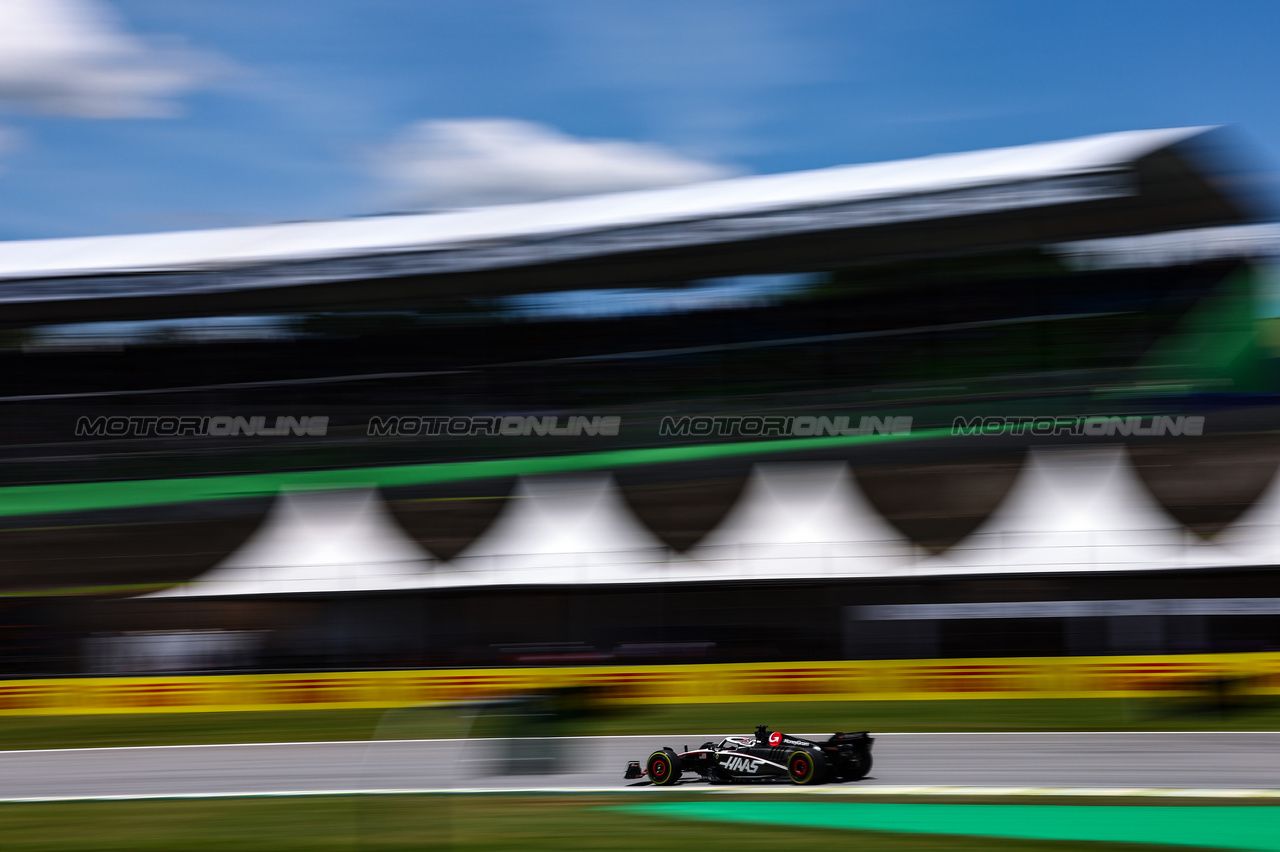GP BRASILE, Nico Hulkenberg (GER), Haas F1 Team 
04.11.2023. Formula 1 World Championship, Rd 21, Brazilian Grand Prix, Sao Paulo, Brazil, Sprint Day.
- www.xpbimages.com, EMail: requests@xpbimages.com © Copyright: Charniaux / XPB Images