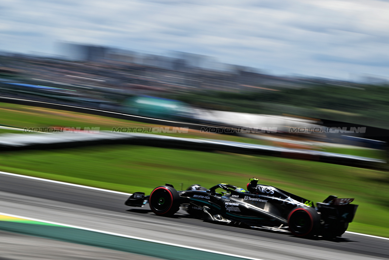 GP BRASILE, Lewis Hamilton (GBR) Mercedes AMG F1 W14.

04.11.2023. Formula 1 World Championship, Rd 21, Brazilian Grand Prix, Sao Paulo, Brazil, Sprint Day.

- www.xpbimages.com, EMail: requests@xpbimages.com © Copyright: Price / XPB Images