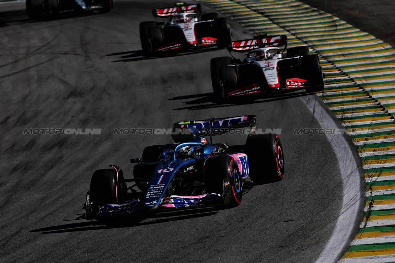 GP BRASILE, Pierre Gasly (FRA) Alpine F1 Team A523.

04.11.2023. Formula 1 World Championship, Rd 21, Brazilian Grand Prix, Sao Paulo, Brazil, Sprint Day.

- www.xpbimages.com, EMail: requests@xpbimages.com © Copyright: Staley / XPB Images