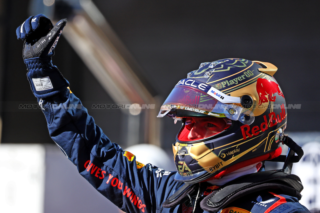 GP BRASILE, Sprint winner Max Verstappen (NLD) Red Bull Racing celebrates in parc ferme.

04.11.2023. Formula 1 World Championship, Rd 21, Brazilian Grand Prix, Sao Paulo, Brazil, Sprint Day.

- www.xpbimages.com, EMail: requests@xpbimages.com © Copyright: Batchelor / XPB Images