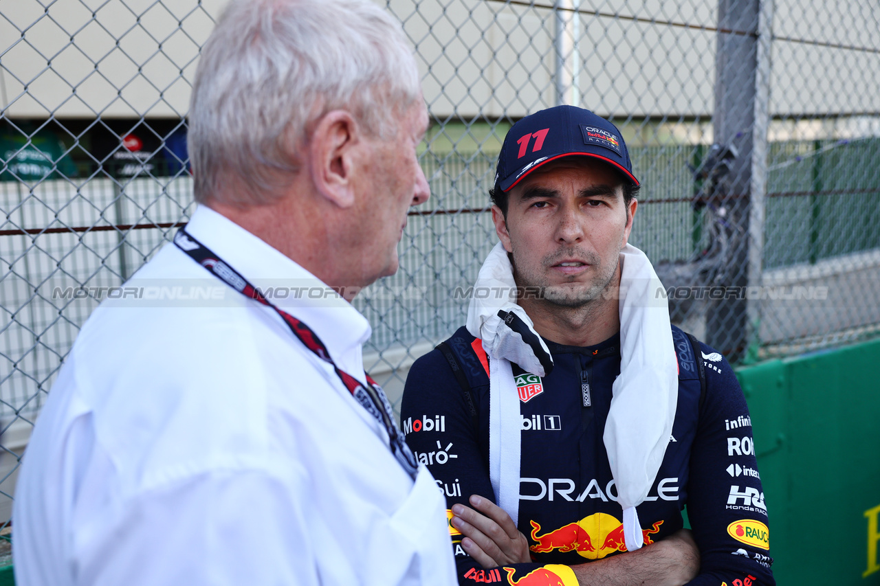 GP BRASILE, (L to R): Dr Helmut Marko (AUT) Red Bull Motorsport Consultant e Sergio Perez (MEX) Red Bull Racing on the grid.

04.11.2023. Formula 1 World Championship, Rd 21, Brazilian Grand Prix, Sao Paulo, Brazil, Sprint Day.

- www.xpbimages.com, EMail: requests@xpbimages.com © Copyright: Batchelor / XPB Images