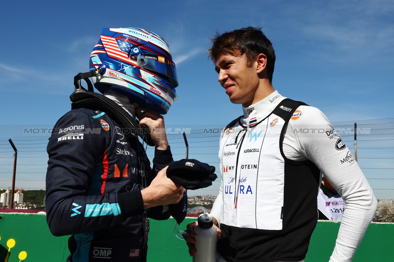 GP BRASILE, (L to R): Logan Sargeant (USA) Williams Racing e Alexander Albon (THA) Williams Racing on the grid.

04.11.2023. Formula 1 World Championship, Rd 21, Brazilian Grand Prix, Sao Paulo, Brazil, Sprint Day.

- www.xpbimages.com, EMail: requests@xpbimages.com © Copyright: Batchelor / XPB Images