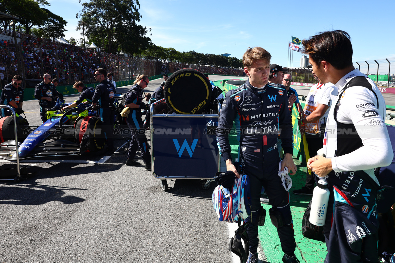 GP BRASILE, Logan Sargeant (USA) Williams Racing e Alexander Albon (THA) Williams Racing on the grid.

04.11.2023. Formula 1 World Championship, Rd 21, Brazilian Grand Prix, Sao Paulo, Brazil, Sprint Day.

- www.xpbimages.com, EMail: requests@xpbimages.com © Copyright: Batchelor / XPB Images