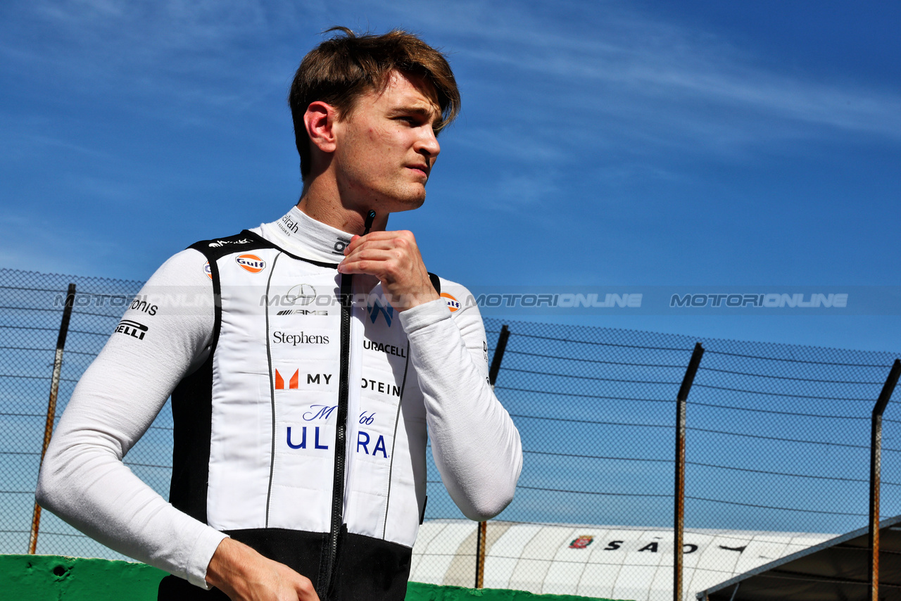 GP BRASILE, Logan Sargeant (USA) Williams Racing on the grid.

04.11.2023. Formula 1 World Championship, Rd 21, Brazilian Grand Prix, Sao Paulo, Brazil, Sprint Day.

- www.xpbimages.com, EMail: requests@xpbimages.com © Copyright: Batchelor / XPB Images
