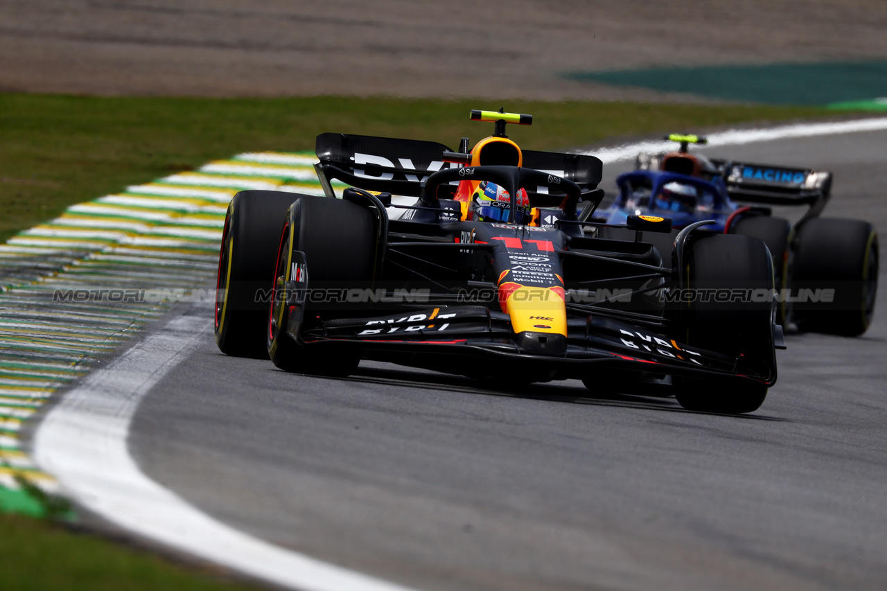 GP BRASILE, Sergio Perez (MEX) Red Bull Racing RB19.

04.11.2023. Formula 1 World Championship, Rd 21, Brazilian Grand Prix, Sao Paulo, Brazil, Sprint Day.

 - www.xpbimages.com, EMail: requests@xpbimages.com © Copyright: Coates / XPB Images