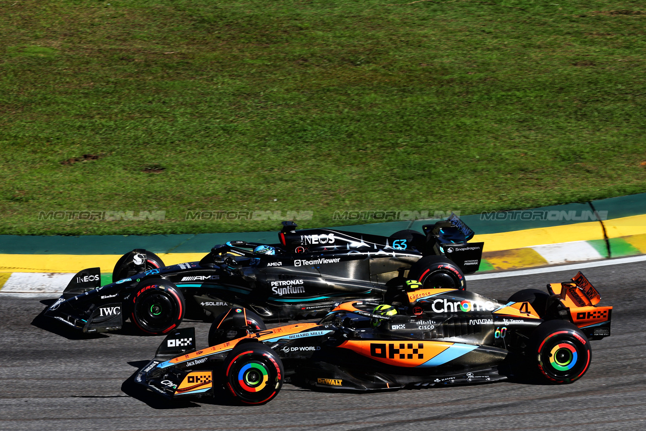 GP BRASILE, Lando Norris (GBR) McLaren MCL60 e George Russell (GBR) Mercedes AMG F1 W14 battle for position.

04.11.2023. Formula 1 World Championship, Rd 21, Brazilian Grand Prix, Sao Paulo, Brazil, Sprint Day.

- www.xpbimages.com, EMail: requests@xpbimages.com © Copyright: Batchelor / XPB Images