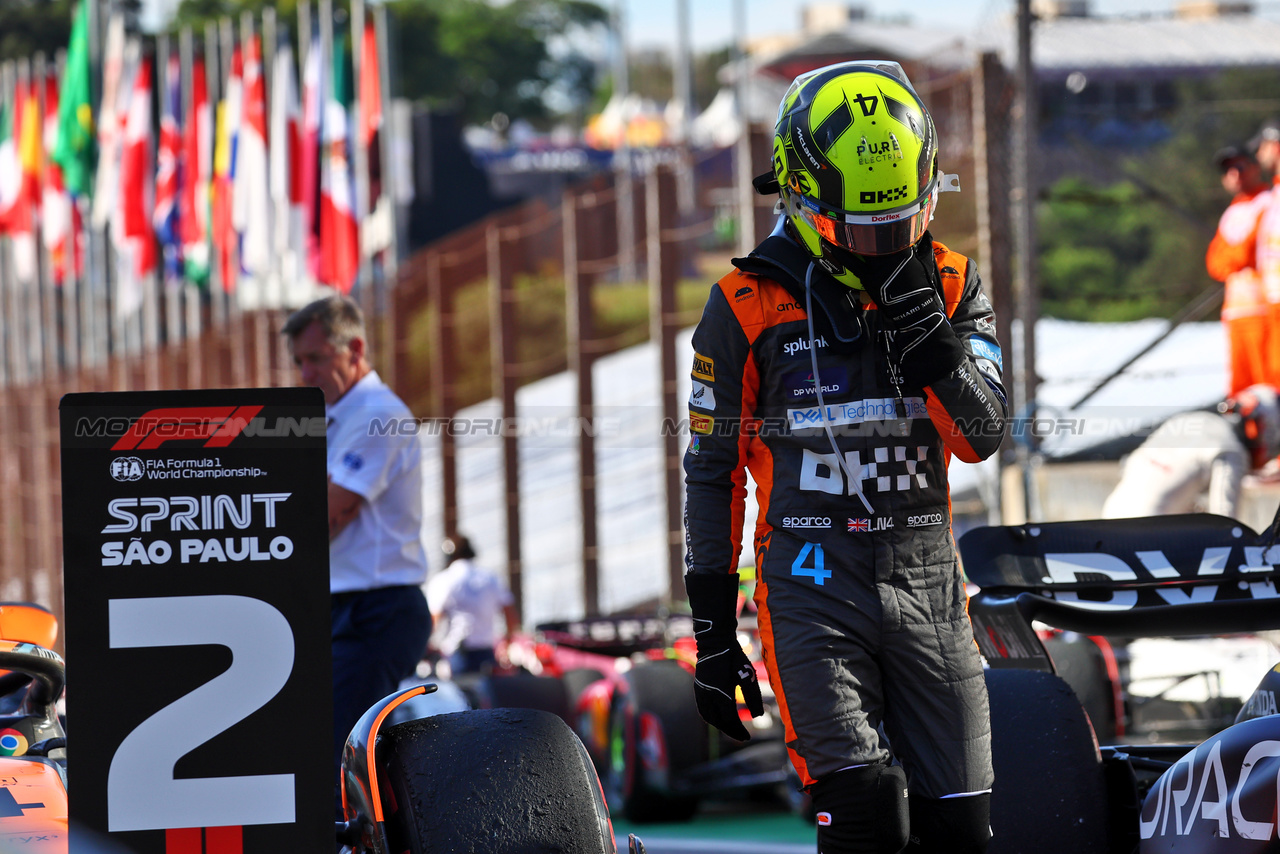 GP BRASILE, Second placed Lando Norris (GBR) McLaren in Sprint parc ferme.

04.11.2023. Formula 1 World Championship, Rd 21, Brazilian Grand Prix, Sao Paulo, Brazil, Sprint Day.

- www.xpbimages.com, EMail: requests@xpbimages.com © Copyright: Batchelor / XPB Images