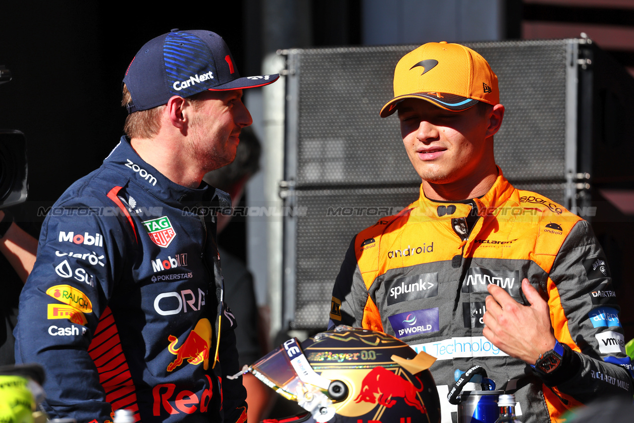 GP BRASILE, (L to R): Sprint winner Max Verstappen (NLD) Red Bull Racing with second placed Lando Norris (GBR) McLaren in parc ferme.

04.11.2023. Formula 1 World Championship, Rd 21, Brazilian Grand Prix, Sao Paulo, Brazil, Sprint Day.

- www.xpbimages.com, EMail: requests@xpbimages.com © Copyright: Batchelor / XPB Images
