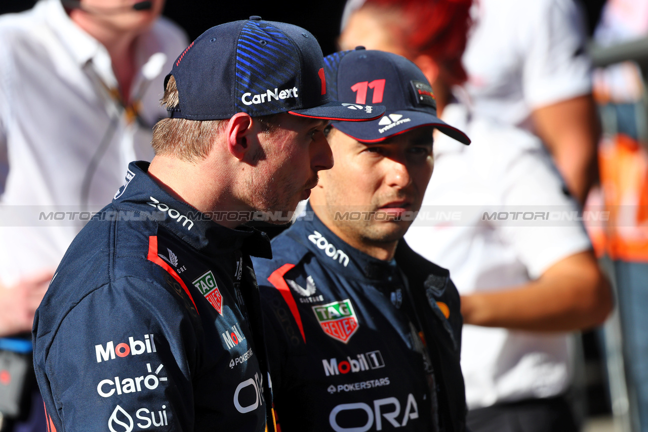 GP BRASILE, (L to R): Sprint winner Max Verstappen (NLD) Red Bull Racing with team mate Sergio Perez (MEX) Red Bull Racing in parc ferme.

04.11.2023. Formula 1 World Championship, Rd 21, Brazilian Grand Prix, Sao Paulo, Brazil, Sprint Day.

- www.xpbimages.com, EMail: requests@xpbimages.com © Copyright: Batchelor / XPB Images