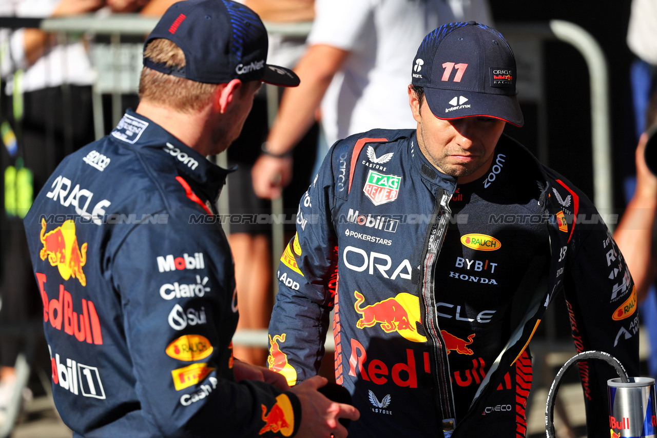 GP BRASILE, (L to R): Sprint winner Max Verstappen (NLD) Red Bull Racing with team mate Sergio Perez (MEX) Red Bull Racing in parc ferme.

04.11.2023. Formula 1 World Championship, Rd 21, Brazilian Grand Prix, Sao Paulo, Brazil, Sprint Day.

- www.xpbimages.com, EMail: requests@xpbimages.com © Copyright: Batchelor / XPB Images