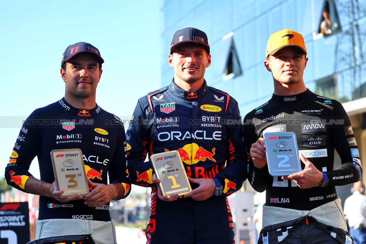 GP BRASILE, Top three in Sprint parc ferme (L to R): Sergio Perez (MEX) Red Bull Racing, third; Max Verstappen (NLD) Red Bull Racing, winner; Lando Norris (GBR) McLaren, second.

04.11.2023. Formula 1 World Championship, Rd 21, Brazilian Grand Prix, Sao Paulo, Brazil, Sprint Day.

- www.xpbimages.com, EMail: requests@xpbimages.com © Copyright: Batchelor / XPB Images