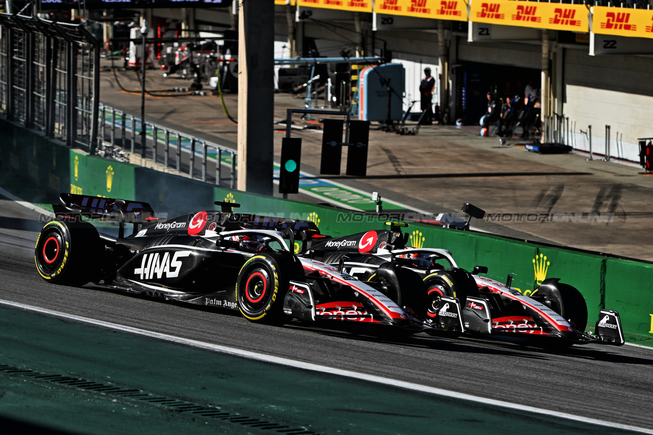 GP BRASILE, Kevin Magnussen (DEN) Haas VF-23 e Nico Hulkenberg (GER) Haas VF-23 battle for position.

04.11.2023. Formula 1 World Championship, Rd 21, Brazilian Grand Prix, Sao Paulo, Brazil, Sprint Day.

- www.xpbimages.com, EMail: requests@xpbimages.com © Copyright: Price / XPB Images