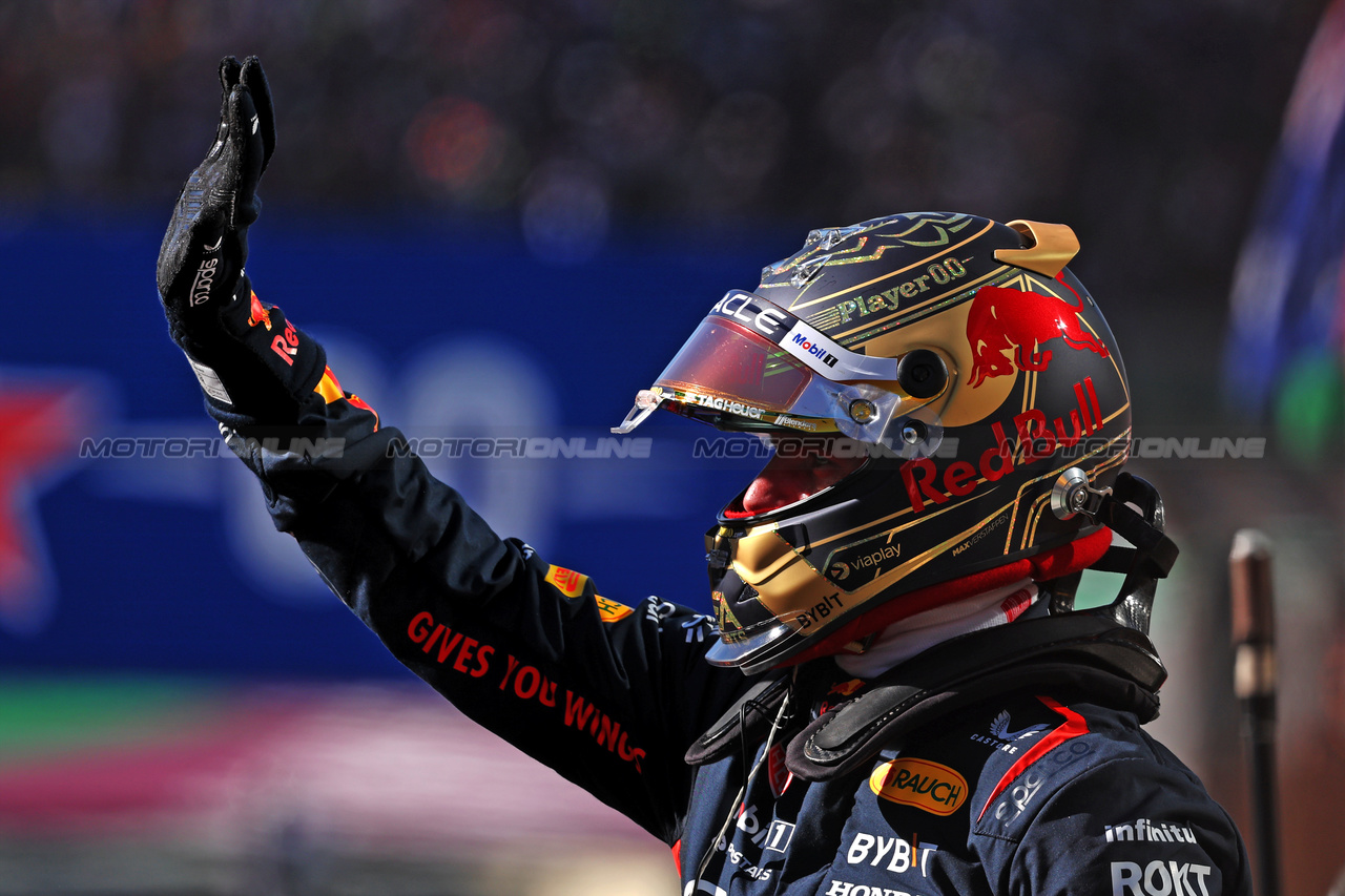 GP BRASILE, Sprint winner Max Verstappen (NLD) Red Bull Racing celebrates in parc ferme.

04.11.2023. Formula 1 World Championship, Rd 21, Brazilian Grand Prix, Sao Paulo, Brazil, Sprint Day.

- www.xpbimages.com, EMail: requests@xpbimages.com © Copyright: Staley / XPB Images