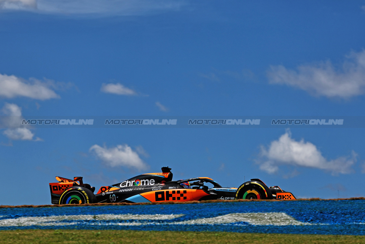GP BRASILE, Oscar Piastri (AUS) McLaren MCL60.

04.11.2023. Formula 1 World Championship, Rd 21, Brazilian Grand Prix, Sao Paulo, Brazil, Sprint Day.

 - www.xpbimages.com, EMail: requests@xpbimages.com © Copyright: Coates / XPB Images