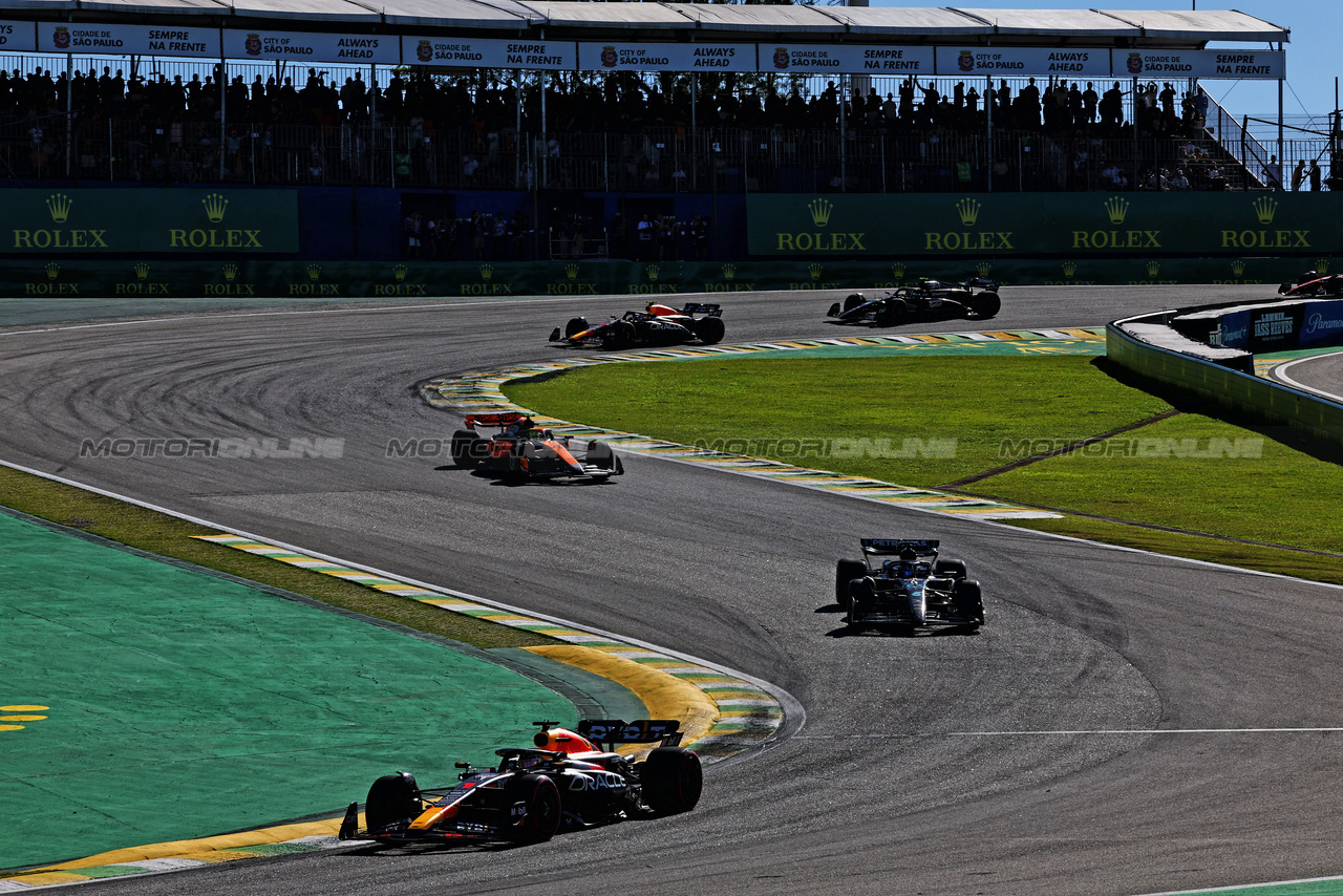GP BRASILE, Max Verstappen (NLD) Red Bull Racing RB19.

04.11.2023. Formula 1 World Championship, Rd 21, Brazilian Grand Prix, Sao Paulo, Brazil, Sprint Day.

- www.xpbimages.com, EMail: requests@xpbimages.com © Copyright: Charniaux / XPB Images