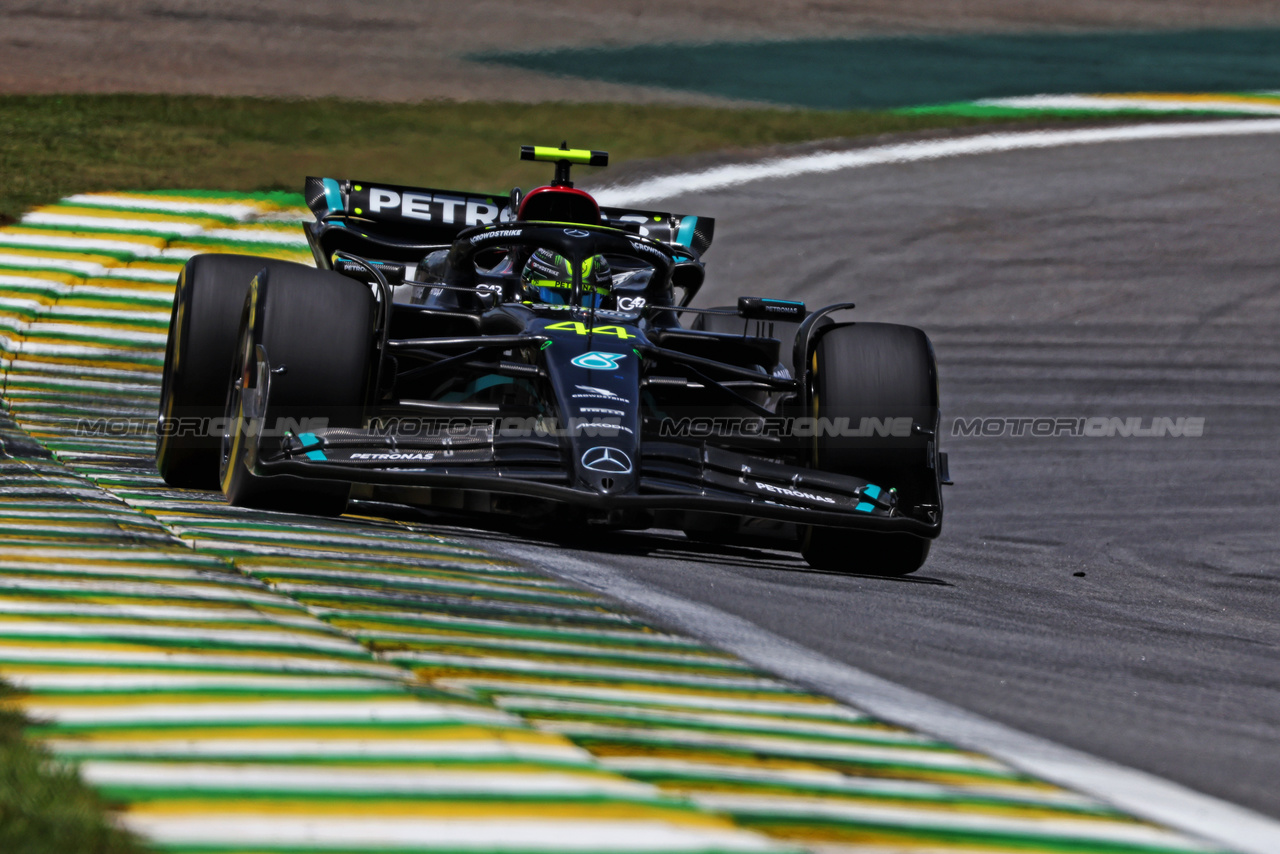 GP BRASILE, Lewis Hamilton (GBR) Mercedes AMG F1 W14.

04.11.2023. Formula 1 World Championship, Rd 21, Brazilian Grand Prix, Sao Paulo, Brazil, Sprint Day.

 - www.xpbimages.com, EMail: requests@xpbimages.com © Copyright: Coates / XPB Images