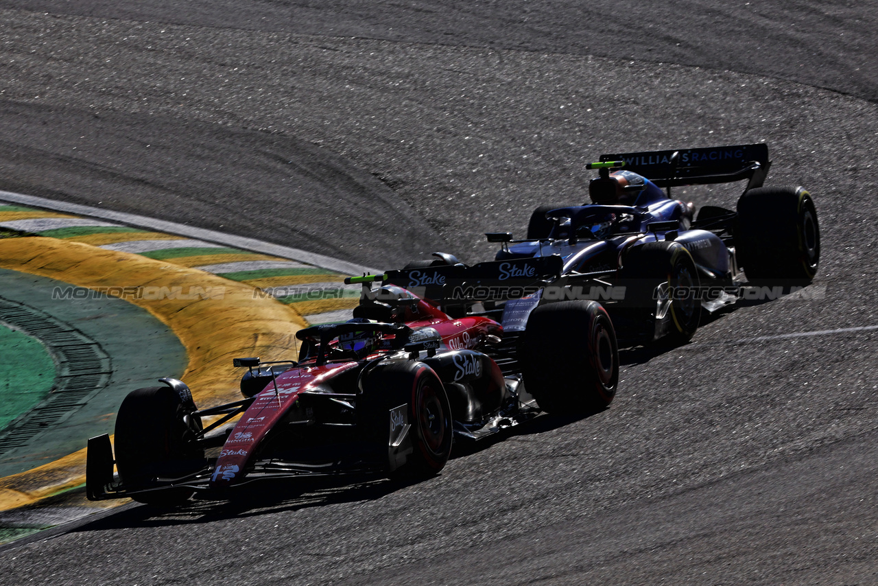 GP BRASILE, Zhou Guanyu (CHN) Alfa Romeo F1 Team C43.

04.11.2023. Formula 1 World Championship, Rd 21, Brazilian Grand Prix, Sao Paulo, Brazil, Sprint Day.

- www.xpbimages.com, EMail: requests@xpbimages.com © Copyright: Charniaux / XPB Images
