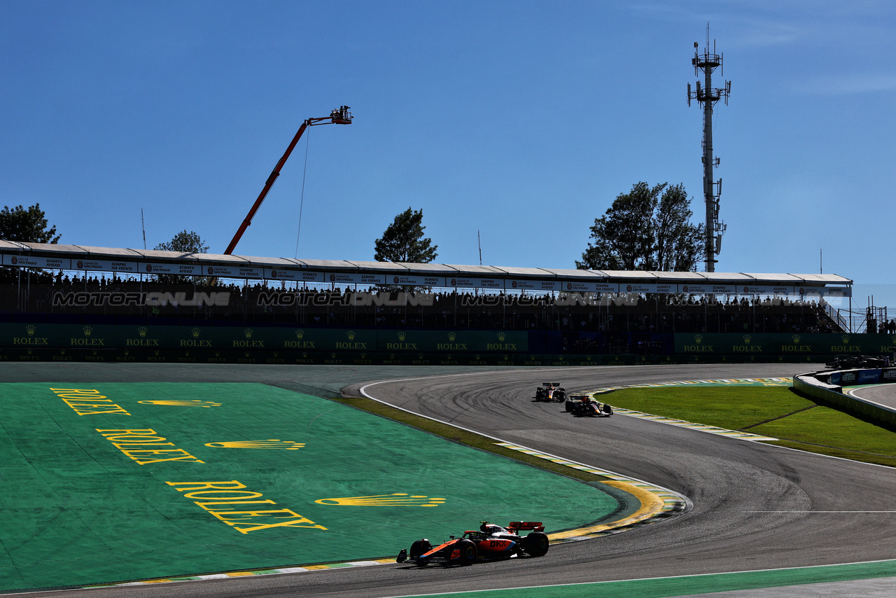 GP BRASILE, Lando Norris (GBR) McLaren MCL60.

04.11.2023. Formula 1 World Championship, Rd 21, Brazilian Grand Prix, Sao Paulo, Brazil, Sprint Day.

- www.xpbimages.com, EMail: requests@xpbimages.com © Copyright: Charniaux / XPB Images