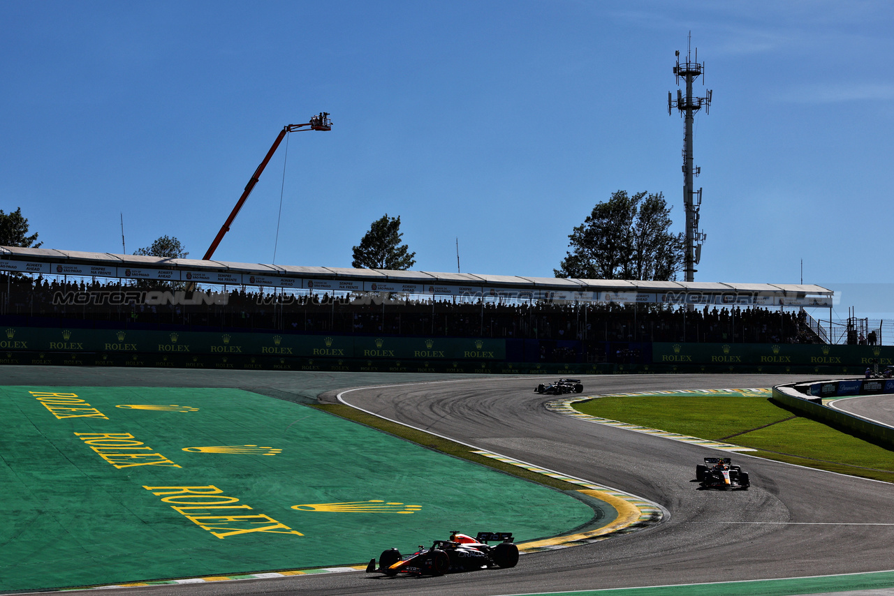 GP BRASILE, Max Verstappen (NLD) Red Bull Racing RB19.

04.11.2023. Formula 1 World Championship, Rd 21, Brazilian Grand Prix, Sao Paulo, Brazil, Sprint Day.

- www.xpbimages.com, EMail: requests@xpbimages.com © Copyright: Charniaux / XPB Images