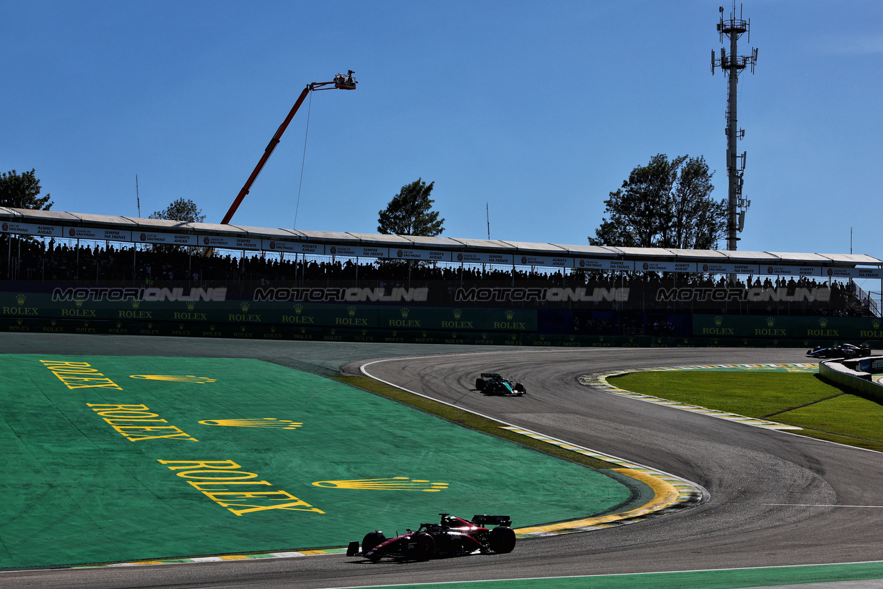 GP BRASILE, Valtteri Bottas (FIN) Alfa Romeo F1 Team C43.

04.11.2023. Formula 1 World Championship, Rd 21, Brazilian Grand Prix, Sao Paulo, Brazil, Sprint Day.

- www.xpbimages.com, EMail: requests@xpbimages.com © Copyright: Charniaux / XPB Images