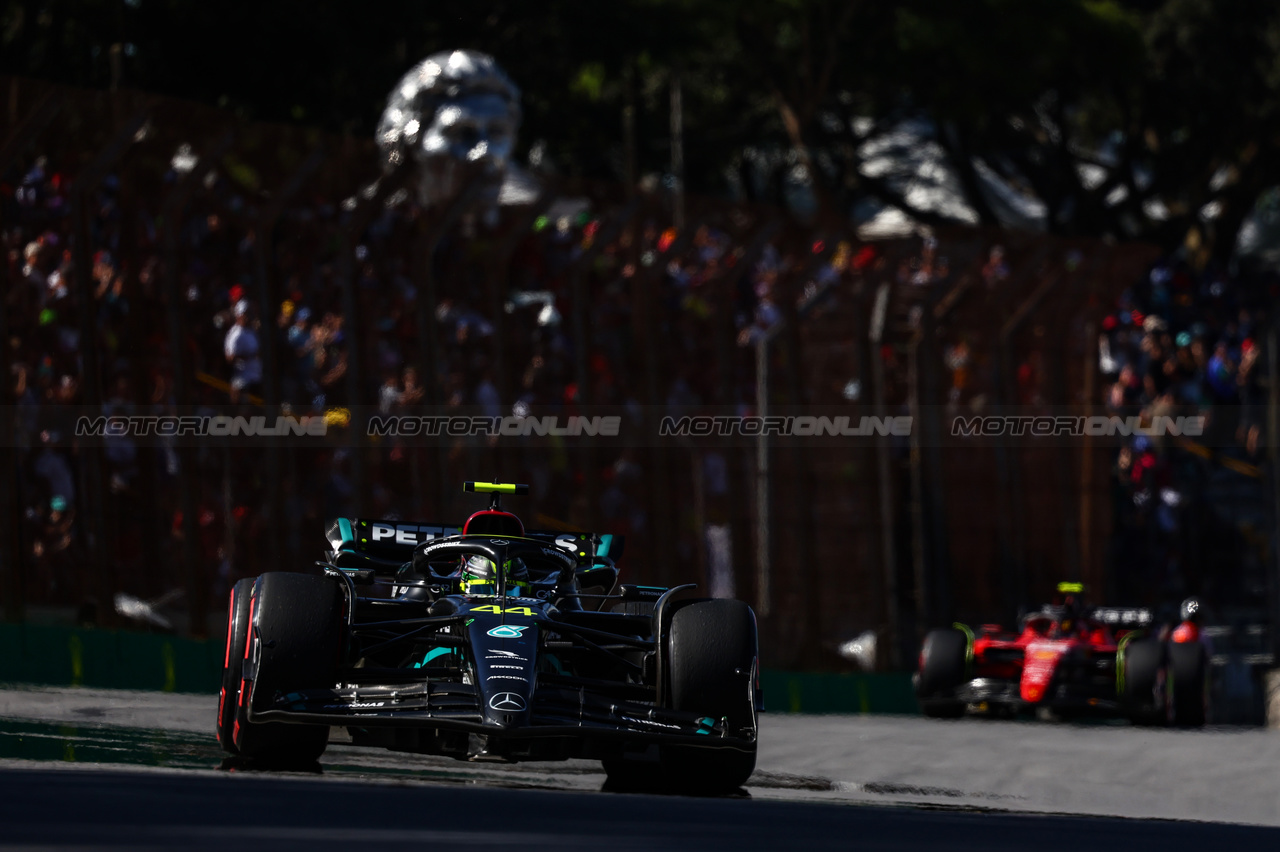 GP BRASILE, Lewis Hamilton (GBR), Mercedes AMG F1  
04.11.2023. Formula 1 World Championship, Rd 21, Brazilian Grand Prix, Sao Paulo, Brazil, Sprint Day.
- www.xpbimages.com, EMail: requests@xpbimages.com © Copyright: Charniaux / XPB Images