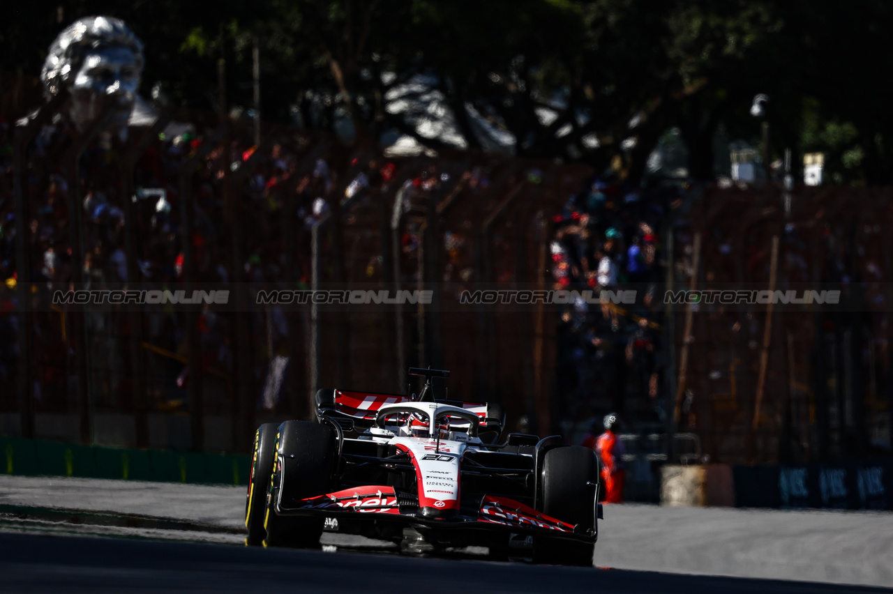 GP BRASILE, Kevin Magnussen (DEN), Haas F1 Team 
04.11.2023. Formula 1 World Championship, Rd 21, Brazilian Grand Prix, Sao Paulo, Brazil, Sprint Day.
- www.xpbimages.com, EMail: requests@xpbimages.com © Copyright: Charniaux / XPB Images