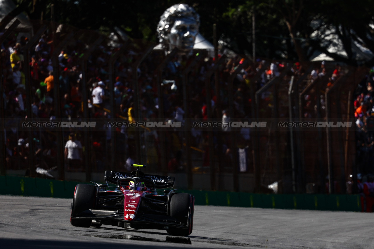 GP BRASILE, Guanyu Zhou (CHI), Alfa Romeo Racing 
04.11.2023. Formula 1 World Championship, Rd 21, Brazilian Grand Prix, Sao Paulo, Brazil, Sprint Day.
- www.xpbimages.com, EMail: requests@xpbimages.com © Copyright: Charniaux / XPB Images