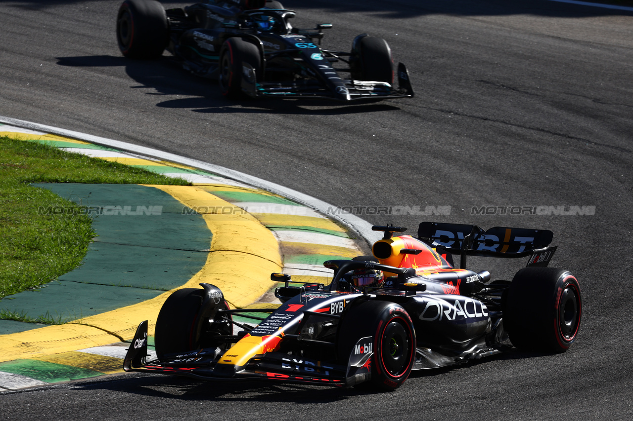 GP BRASILE, Max Verstappen (NLD) Red Bull Racing RB19.

04.11.2023. Formula 1 World Championship, Rd 21, Brazilian Grand Prix, Sao Paulo, Brazil, Sprint Day.

- www.xpbimages.com, EMail: requests@xpbimages.com © Copyright: Batchelor / XPB Images