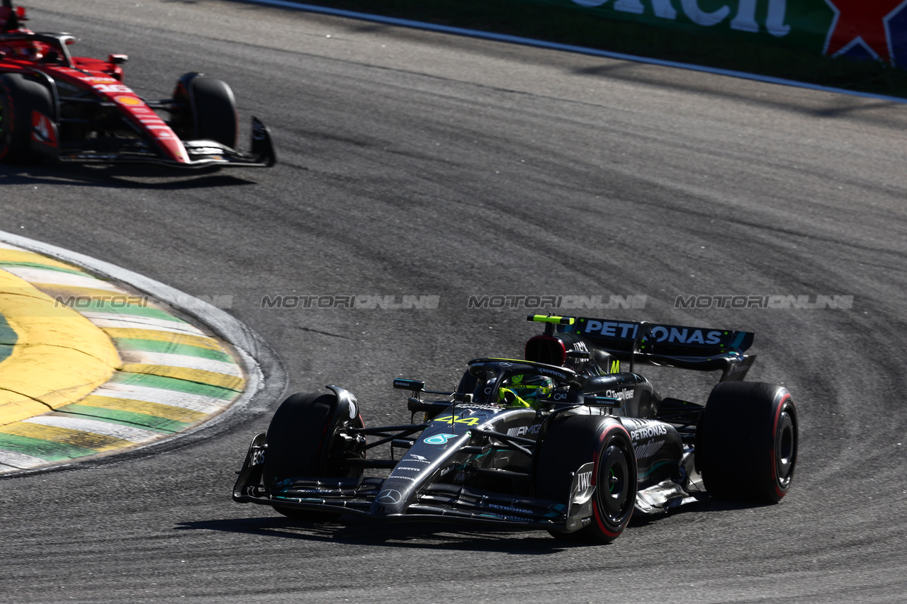 GP BRASILE, Lewis Hamilton (GBR) Mercedes AMG F1 W14.

04.11.2023. Formula 1 World Championship, Rd 21, Brazilian Grand Prix, Sao Paulo, Brazil, Sprint Day.

- www.xpbimages.com, EMail: requests@xpbimages.com © Copyright: Batchelor / XPB Images