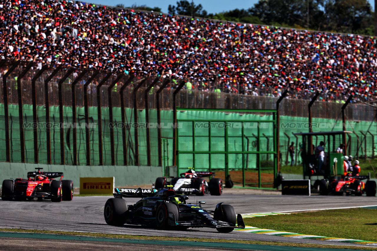 GP BRASILE, Lewis Hamilton (GBR) Mercedes AMG F1 W14.

04.11.2023. Formula 1 World Championship, Rd 21, Brazilian Grand Prix, Sao Paulo, Brazil, Sprint Day.

 - www.xpbimages.com, EMail: requests@xpbimages.com © Copyright: Coates / XPB Images
